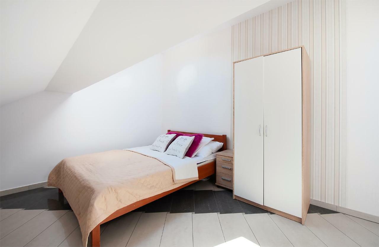 Port-Lodz Apartment By Pinpoint Exterior foto